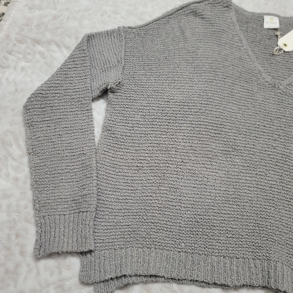 By Together Women's Knit V-neck Sweater Size L Light Gray NWT Cotton Blend